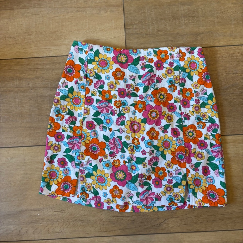 Mini Skirt - Picture 2 of 2